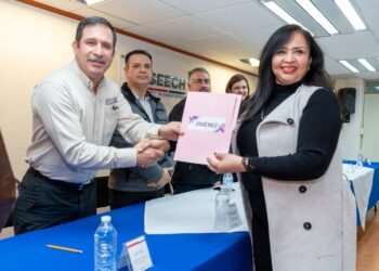 Entregan bonos de recuperación a personal educativo jubilado y pensionado