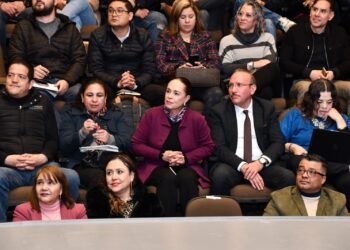 Capacitan a docentes sobre relevancia y evolución de la tecnología en la educación