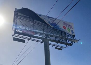 Mas de mil espectaculares en la ciudad que son regulados piden revisión por fuertes vientos