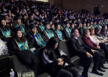 Egresa nueva generación de estudiantes de la Preparatoria Maestros Mexicanos 8422