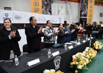 De manteles largos la Normal del Estado Luis Urias, al cumplir 118 años