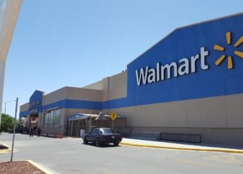 Vendían licores caducos en Bodega Aurrera y Walmart Fuentes Mares