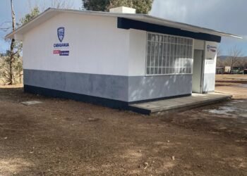 Entrega Estado nueva aula a primaria de Corral de Piedra  en Santa Bárbara