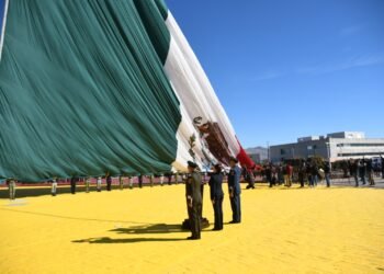 Conmemoran autoridades el Día de la Bandera Nacional en el parque El Palomar