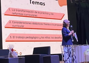 Ofrecen conferencia a docentes de Educación Preescolar en Juárez