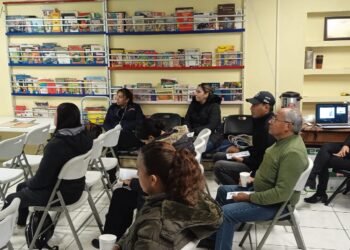 Capacitan a padres de familia sobre el aprendizaje y  las emociones en el proceso educativo