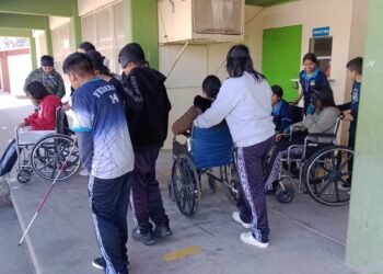 Concientizan a estudiantes de Secundaria en Juárez sobre  barreras que enfrentan las personas con discapacidad