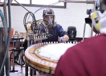 Produce IPN, bajo la supervisión del INE, más de 349 mil aplicadores de líquido indeleble para la jornada electoral