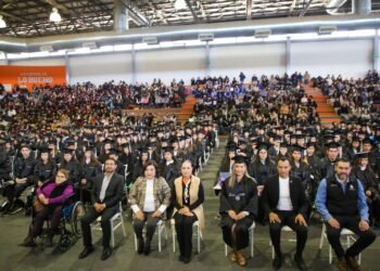 Premia Estado a estudiantes de excelencia de la región sur