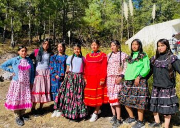 Conmemoran estudiantes del CECyTECH el Día Internacional de la Lengua Materna