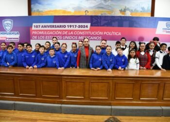 Juran lealtad a la Carta Magna estudiantes de quinto grado de primarias “Miguel Ahumada” y “Porfirio Parra”