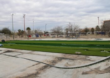 Inversión de más de 900 mil pesos: Remodelan cancha de futbol en el Parque Central