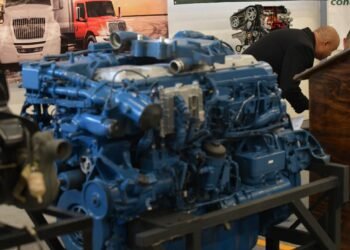 Recibe Conalep Juárez II donación de motor por la empresa CADISA