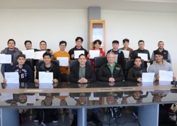 Obtienen 12 estudiantes de la UTCH certificación internacional en redes de comunicación