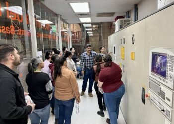 Adquieren estudiantes de la UTCH conocimientos  a través de visitas empresariales al sector industrial