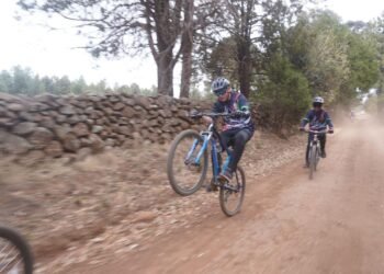Realizan ciclistas paseo recreativo por la Barranca de la Sinforosa en Guachochi