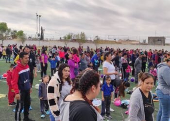 Fortalecen escuelas vínculo afectivo de las familias con Mega Matrogimnasia