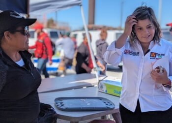 Recorre candidata del PT segundas de colonia ANAPRA en Juárez, ofrece apoyos