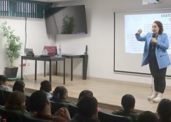 Imparten pláticas de concientización a estudiantes de la UT Parral
