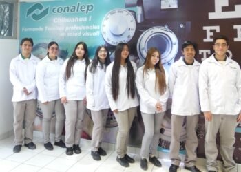 Colaboran estudiantes del Conalep en jornadas de salud visual