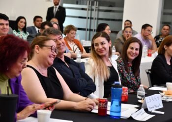 Estrecha Educación coordinación y vinculaciones con universidades particulares