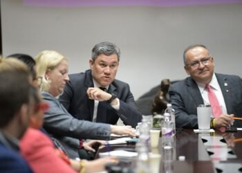 Se reúne rector de la UACH con ministro de la Embajada de Estados Unidos en México