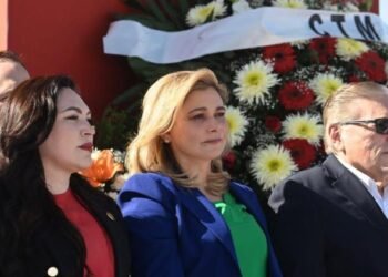 Preside Gobernadora María Eugenia Campos guardia de honor en conmemoración por el Día del Trabajo