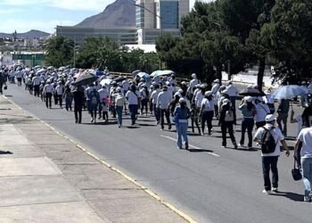 Marchan integrantes de la Sección Octava del SNTE este primero de Mayo, exigen mejoras al ISSSTE