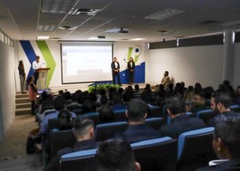 Presentan estudiantes de la UPCH proyectos de innovación aeronáutica, automotriz y medio ambiente