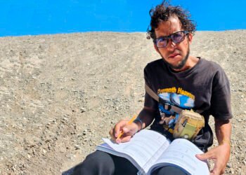 Migrante venezolano estudia la Primaria en el Ichea mientras espera su ingreso a Estados Unidos