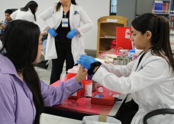 Se suman estudiantes de la UT Paso del Norte  a campaña de donación de sangre