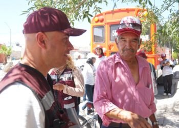 Escucha Miguel La Torre inquietudes de vecinos en Riberas de Sacramento