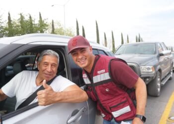 Comparte Miguel La Torre su mensaje de cierre de campaña en cruceros con automovilistas