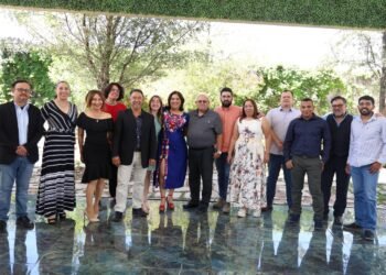 Reconoce la Universidad Tecnológica de Chihuahua Sur trayectoria de sus docentes