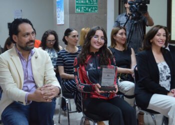 Distingue SEyD a Kamila Ortega, primera mexicana en  ganar el “Dean’s List Award”