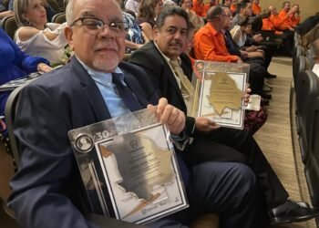 Homenajean Gobierno Estatal y Sección Octava a 123 docentes en Ciudad Juárez
