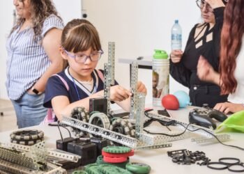 Acerca Universidad Politécnica la ciencia y la tecnología  a alumnas de Primaria