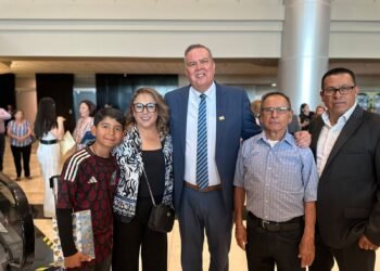 Entregan estímulos por años de servicio a maestros y maestras de la Sección 42 del SNTE