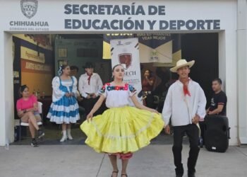 Deleita grupo de danza de ENSECH a cientos de familias en la Feria de Santa Rita