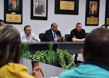 Se reúnen titulares de la SEyD y Sección 42 del SNTE para fortalecer relación en beneficio de docentes