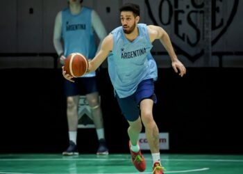 Presenta selección de basquetbol de Argentina lista de jugadores que enfrentarán a México en el MBA