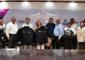 Entrega SEyD uniformes a integrantes de la Banda de Música de Gobierno del Estado