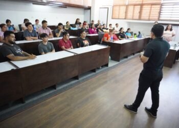 Ofrece empresa transnacional movilidad laboral a estudiantes de la UTCJ