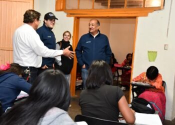 Supervisa Educación escuelas y albergues de la región serrana, revisa necesidades