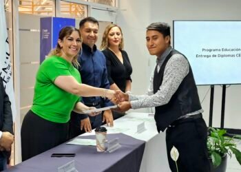 Concluyen estudiantes del CECyTECH  Programa de Educación Dual en el Cenaltec