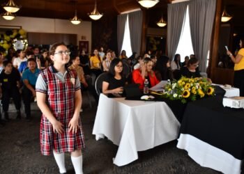 Participan alumnos de Primaria en concurso estatal de deletreo en inglés