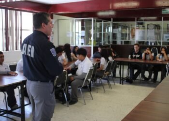 Lleva Educación mesa de prevención de adicciones y violencia al Cetis 61 de Juárez