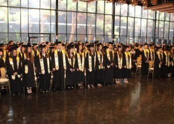Egresa vigésima generación de la Escuela Preparatoria Central de Ciudad Juárez
