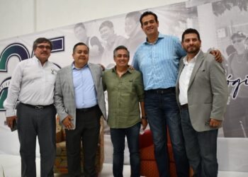 Participan medallista Fernando Platas y ex NBA Eduardo Nájera en festejo de aniversario de la UTCJ