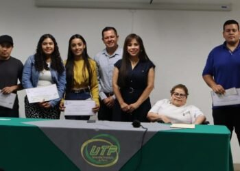 Destina Estado más de 780 mil pesos en becas  para estudiantes de la UT Parral